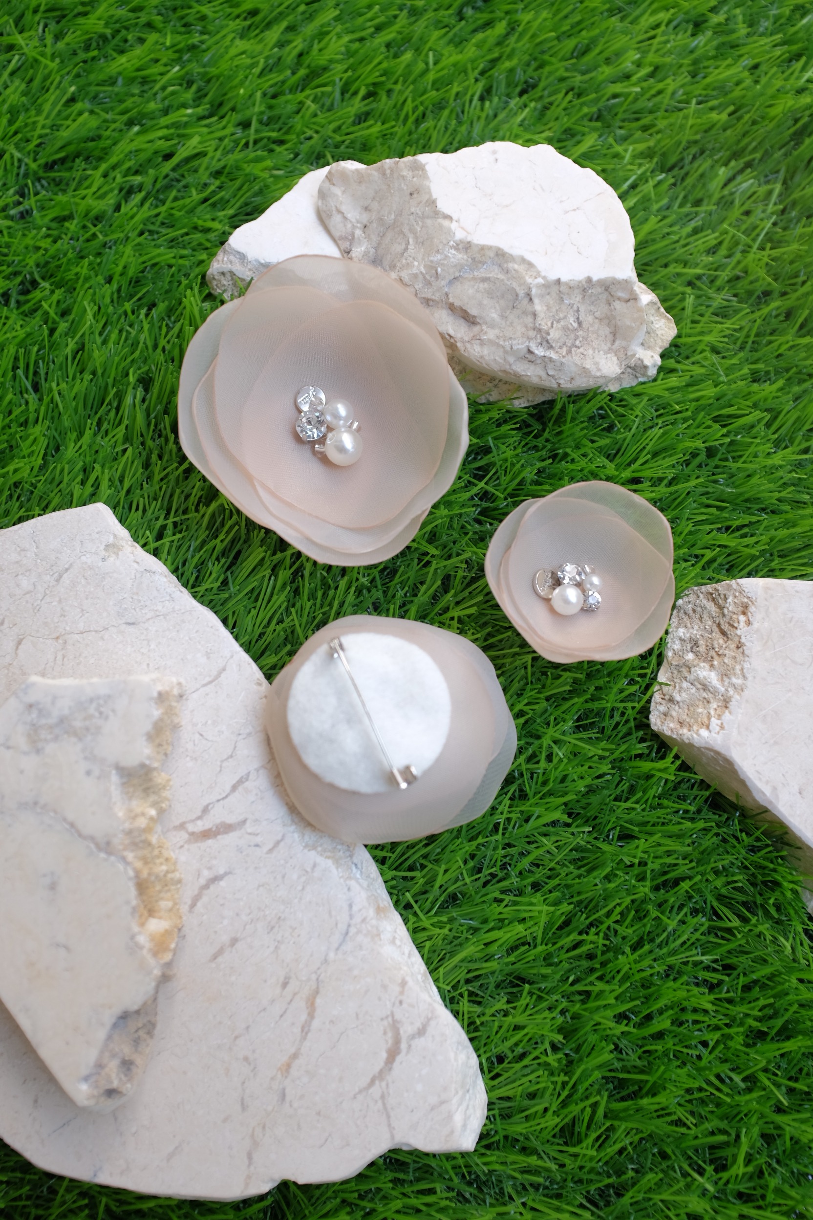 MAGNOLIA BROOCH SET 3