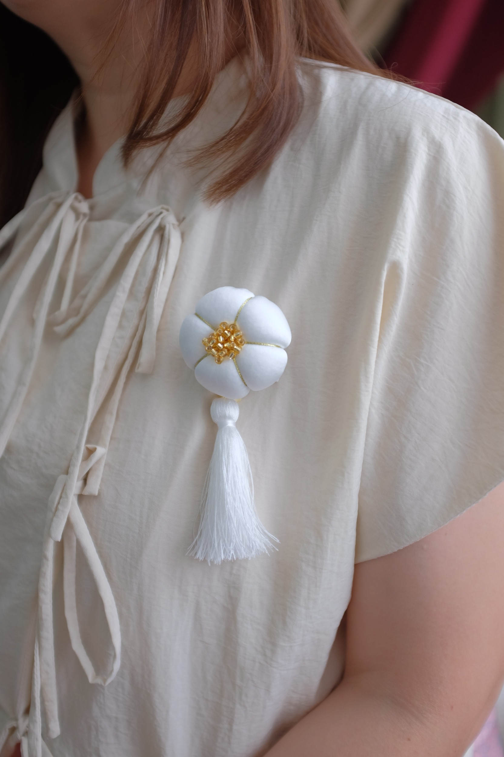WAGASHI (ALIGATOR & BROOCH)