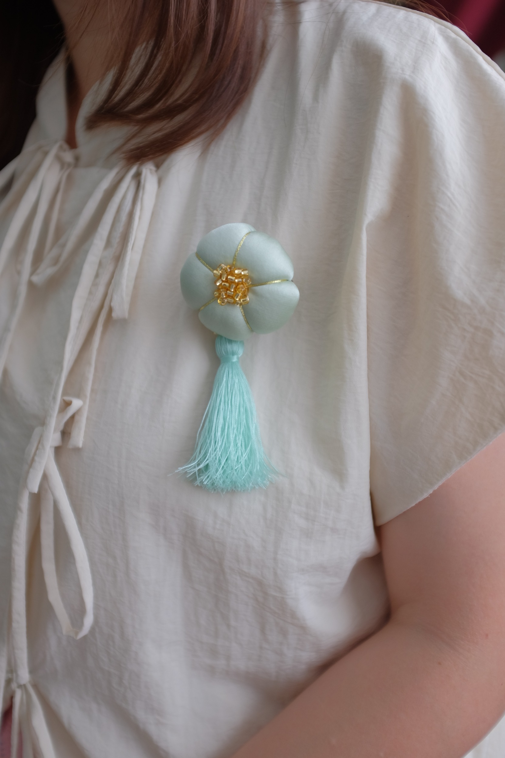 WAGASHI (ALIGATOR & BROOCH)