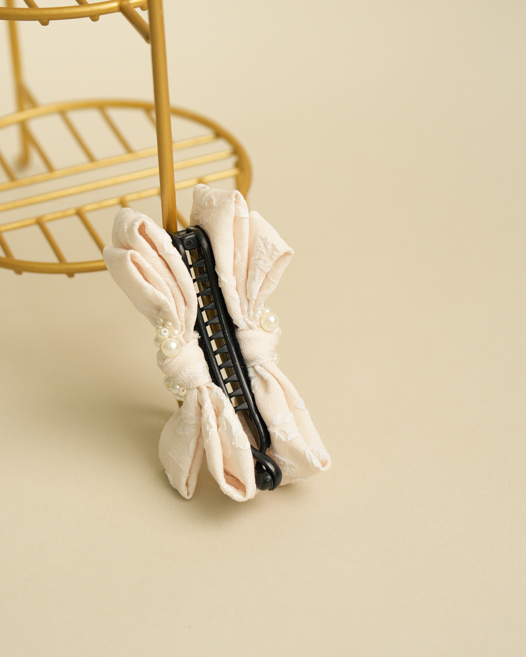 XOXO BANANA CLIP