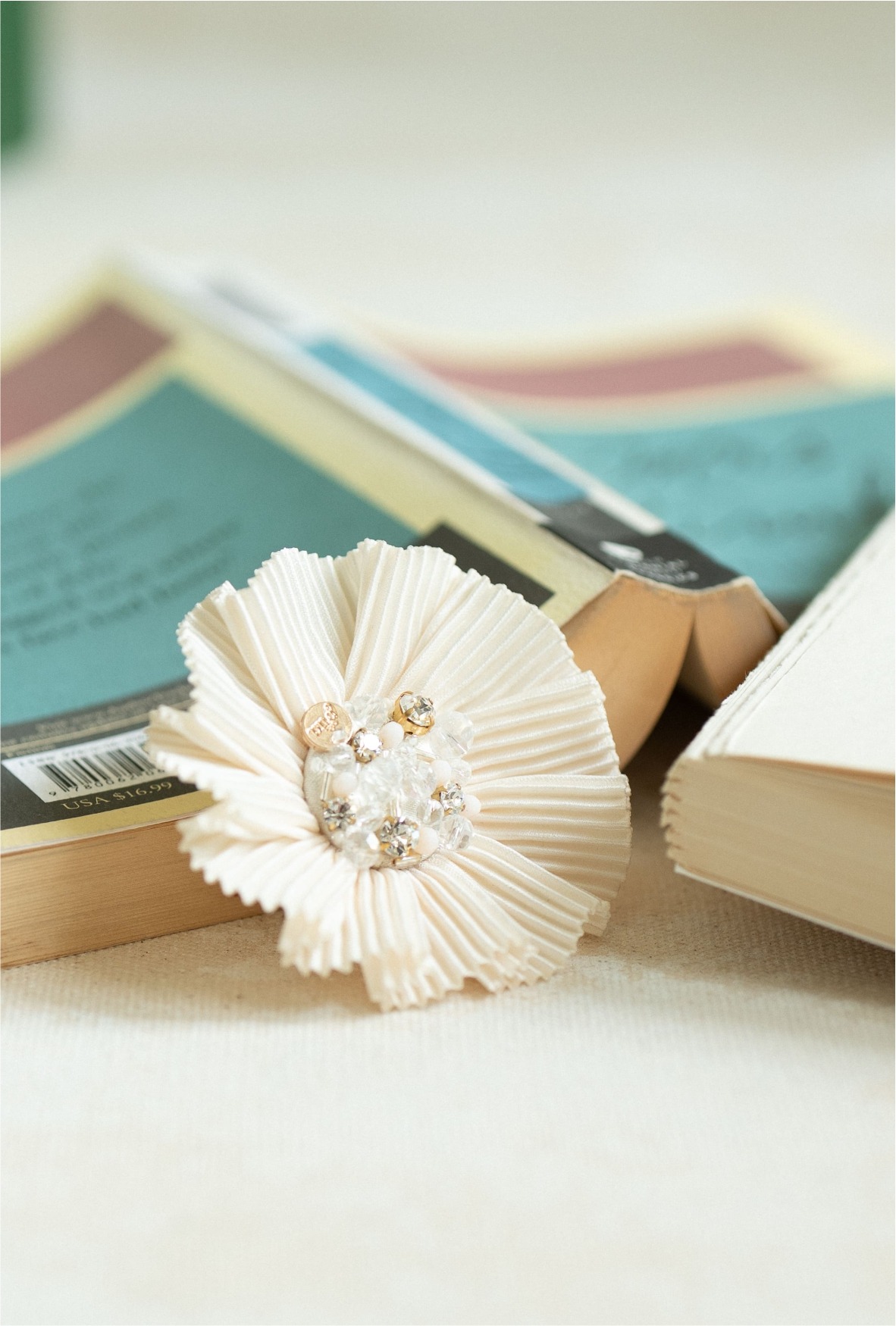 KEEPSAKE (BROOCH)