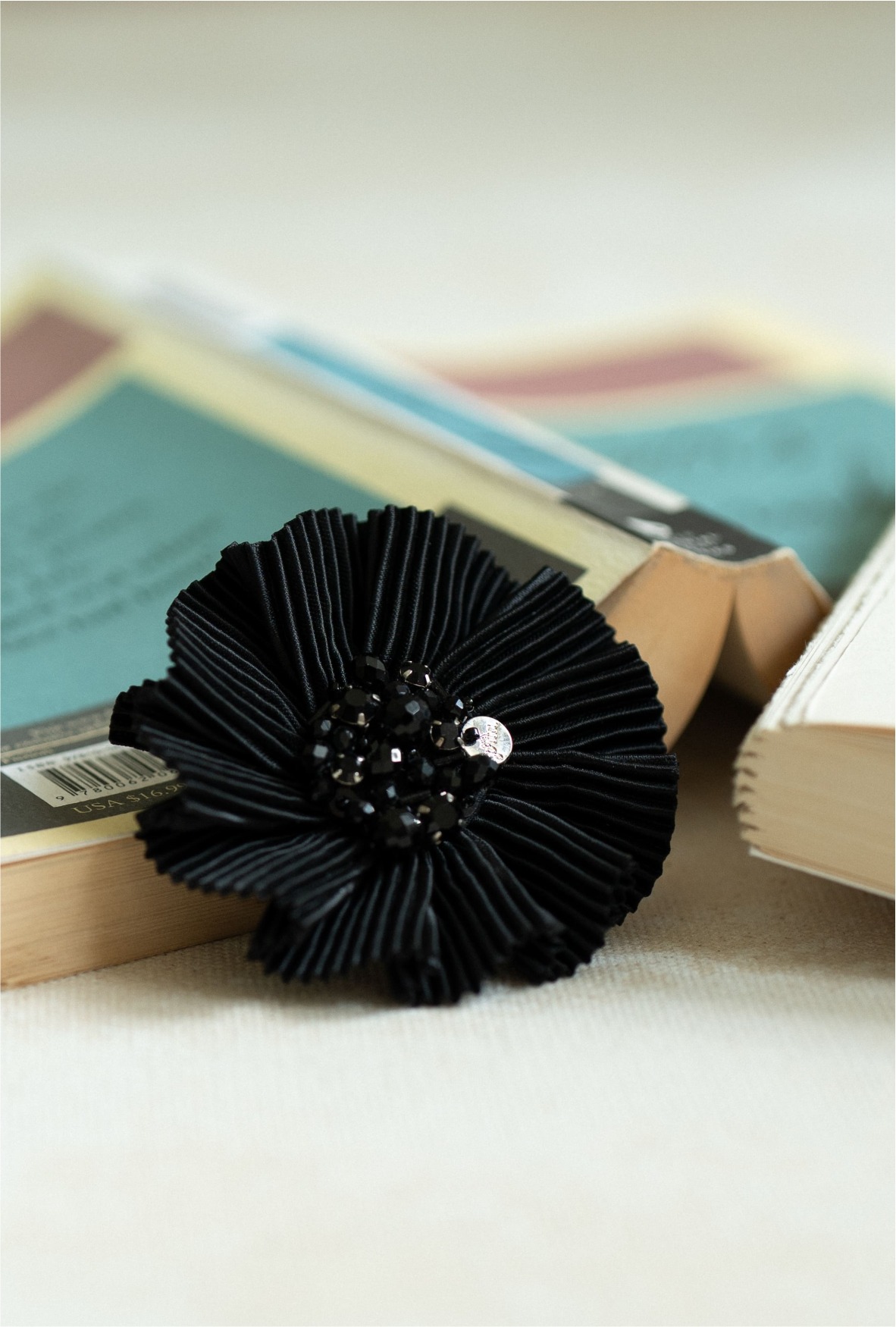 KEEPSAKE (BROOCH)