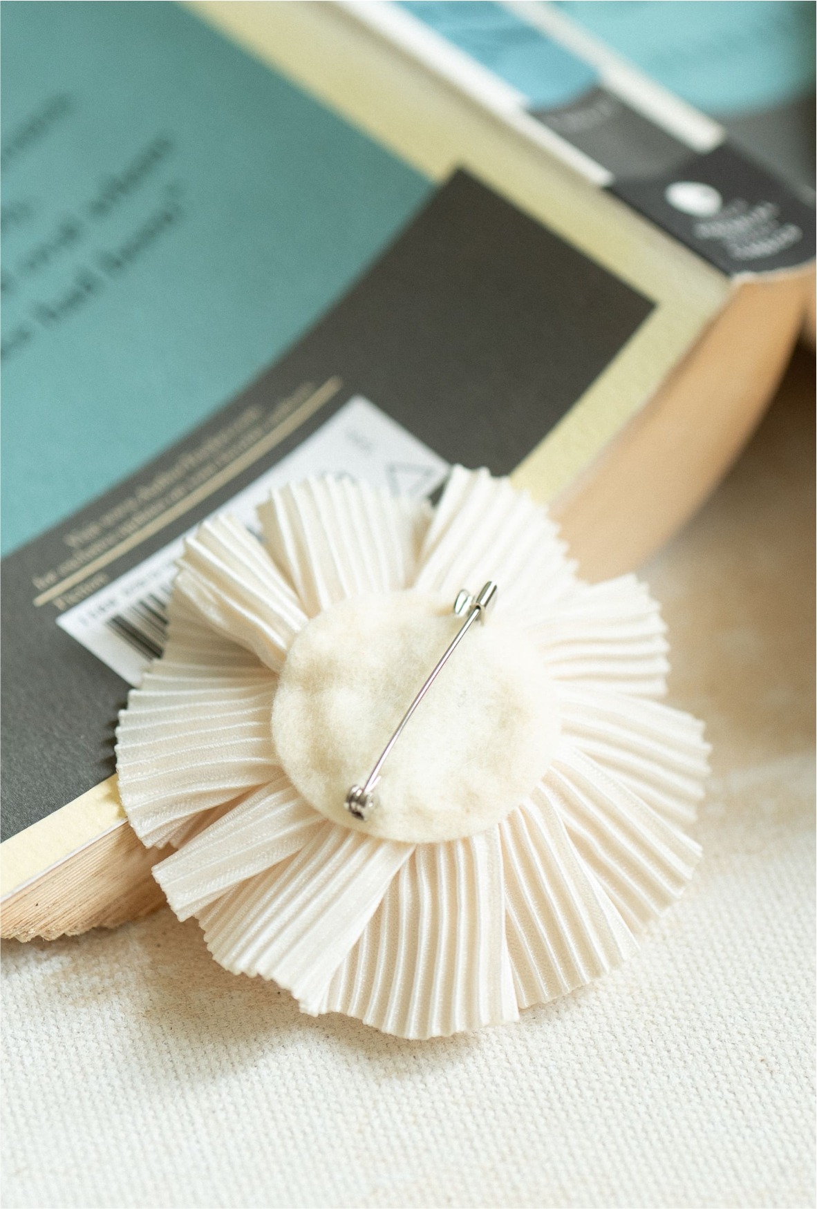 KEEPSAKE (BROOCH)