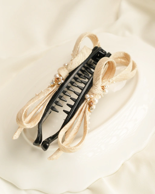 Image of YI (BANANA CLIP)