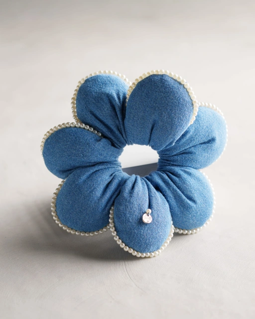 Image of DÉMI SCRUNCHIE