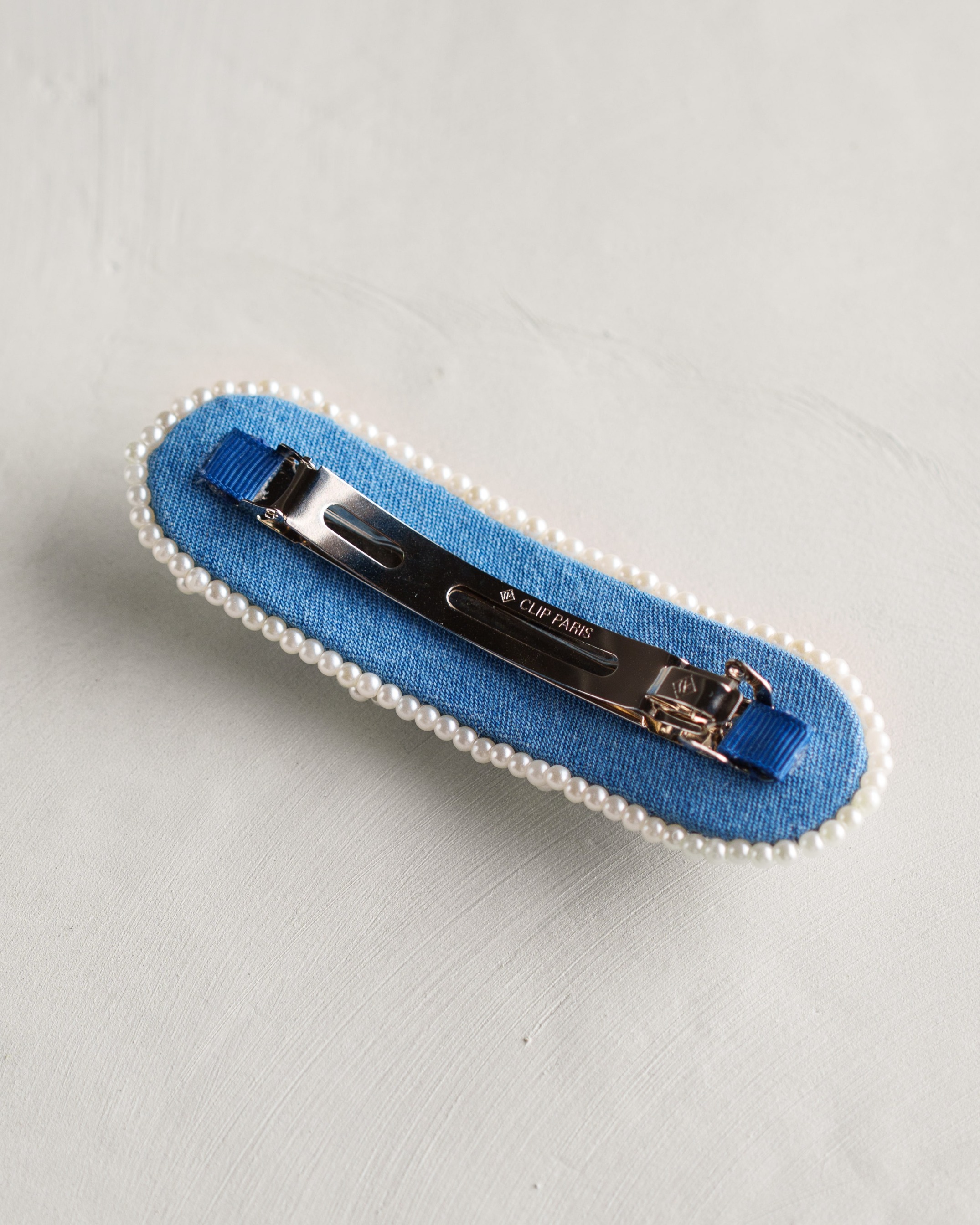 DÉMI FRENCH CLIP