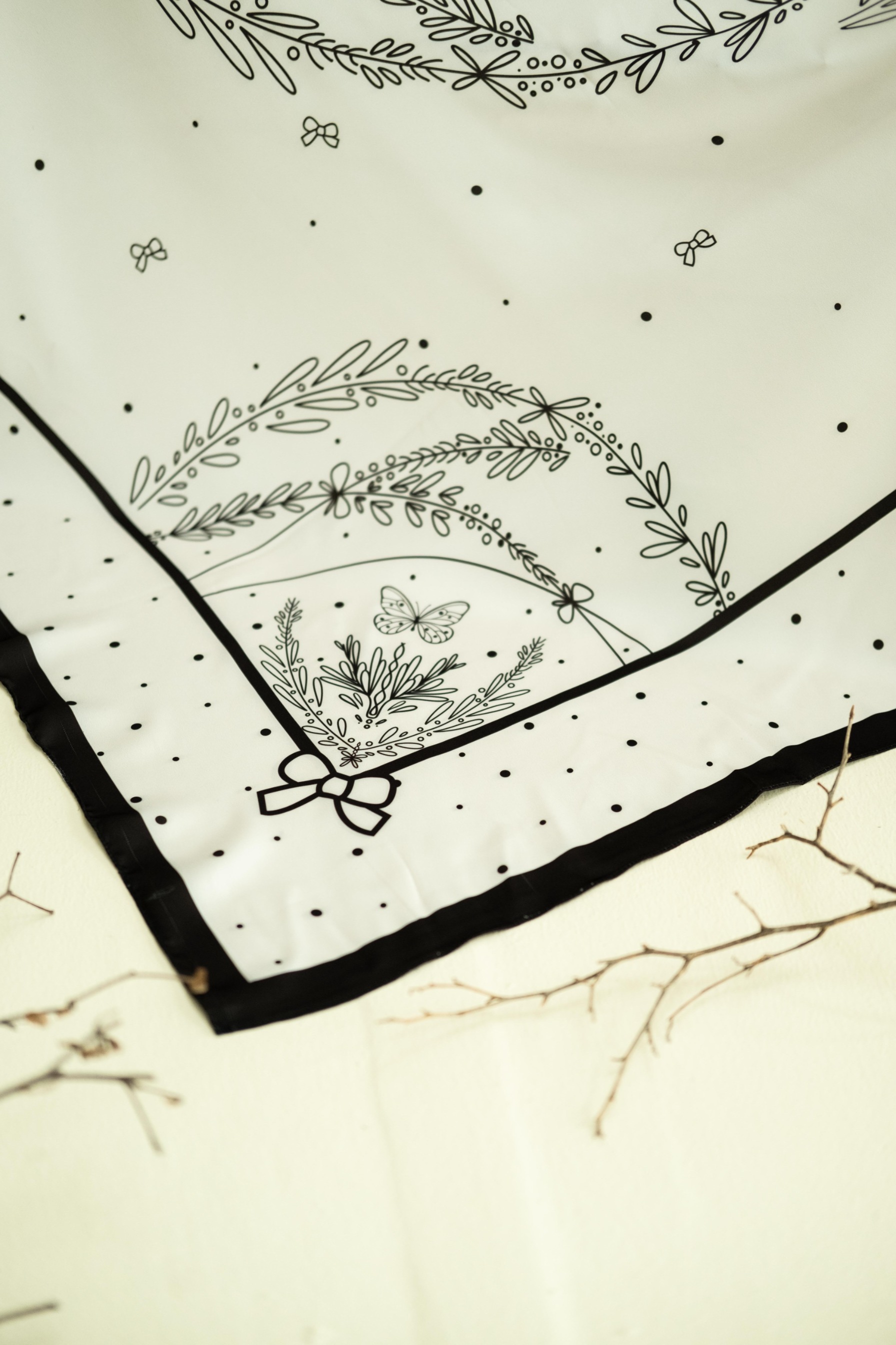 OMOTESANDO SCARF
