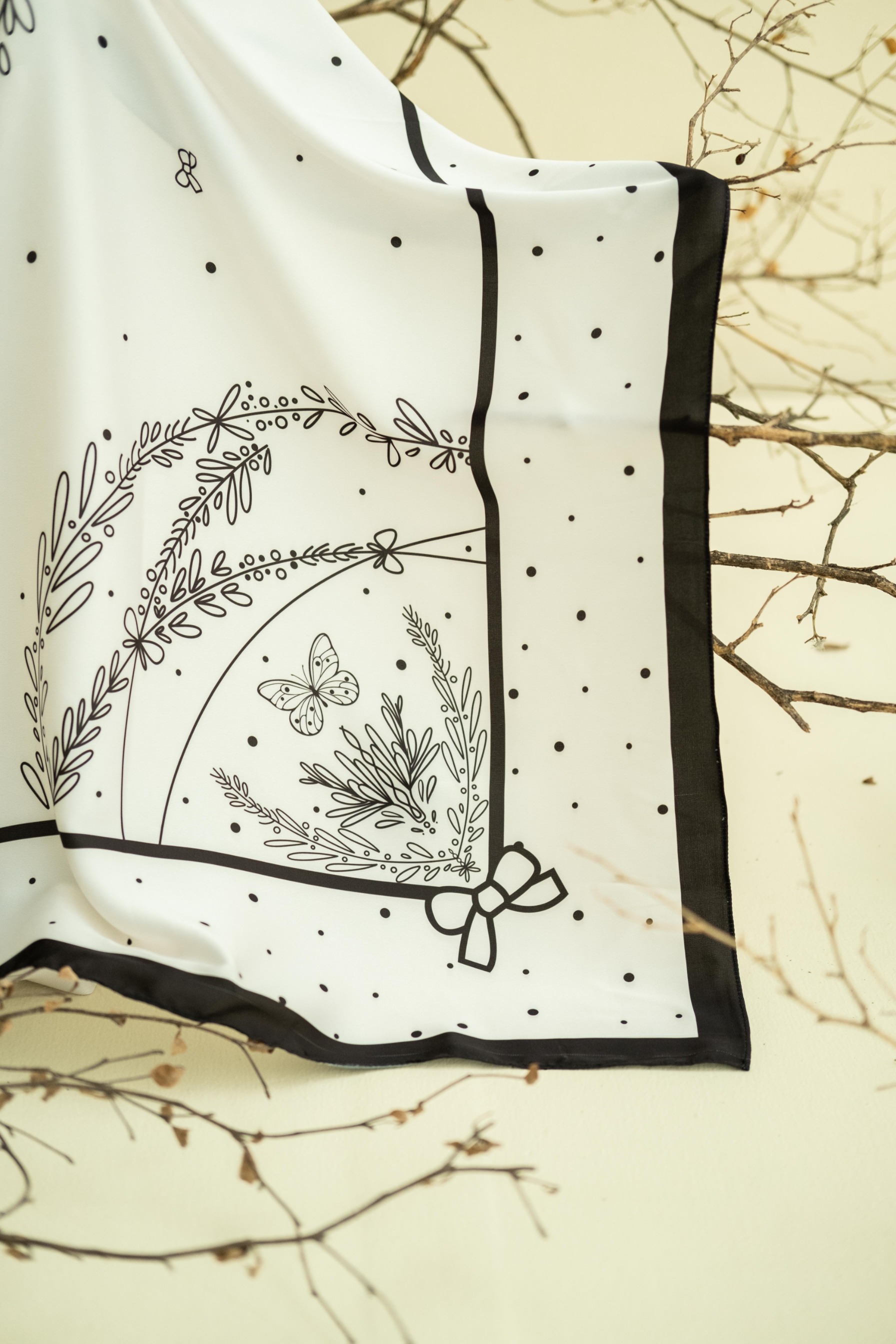 OMOTESANDO SCARF