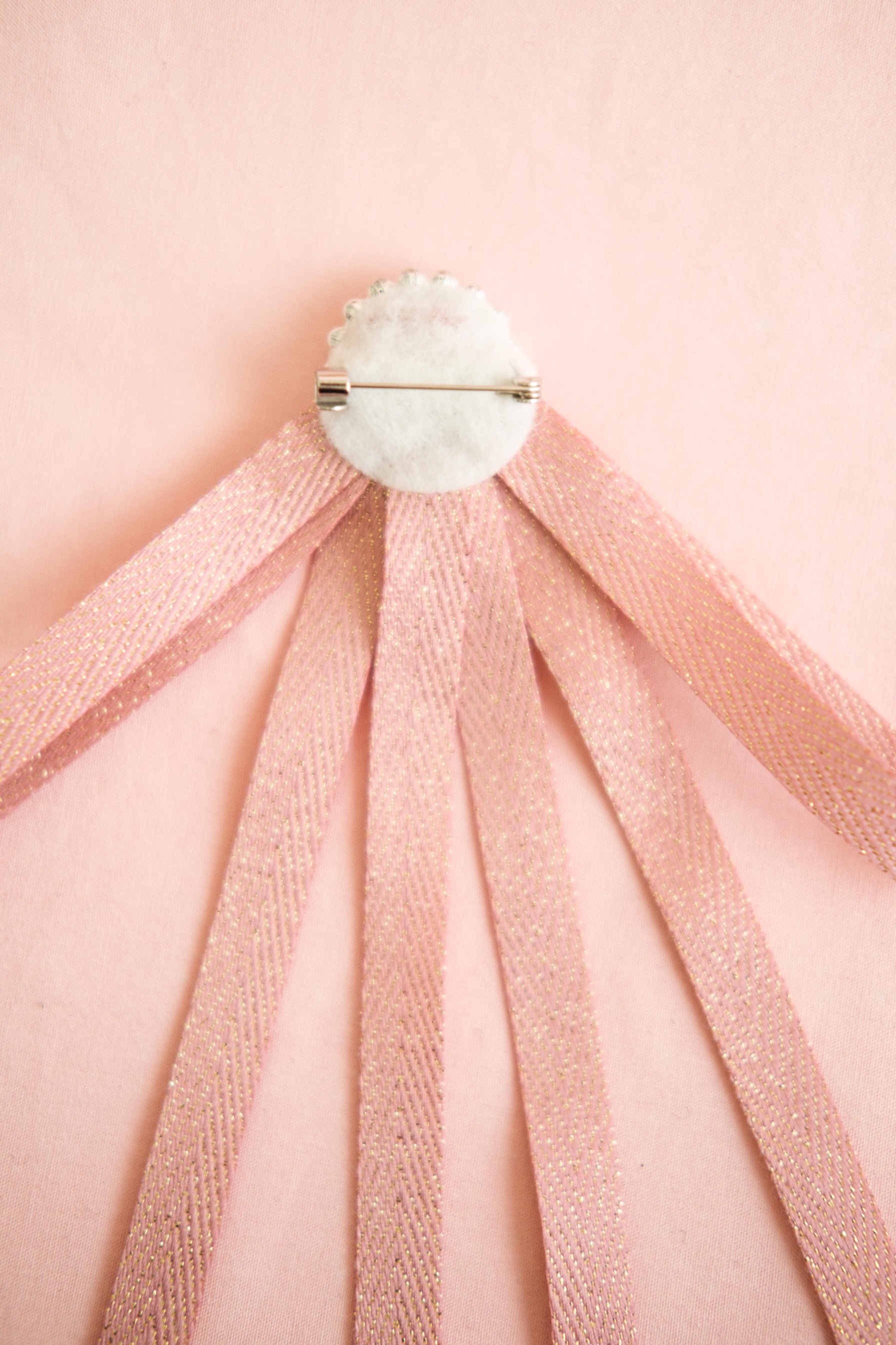 DOUBLE DEADLINE (BROOCH)