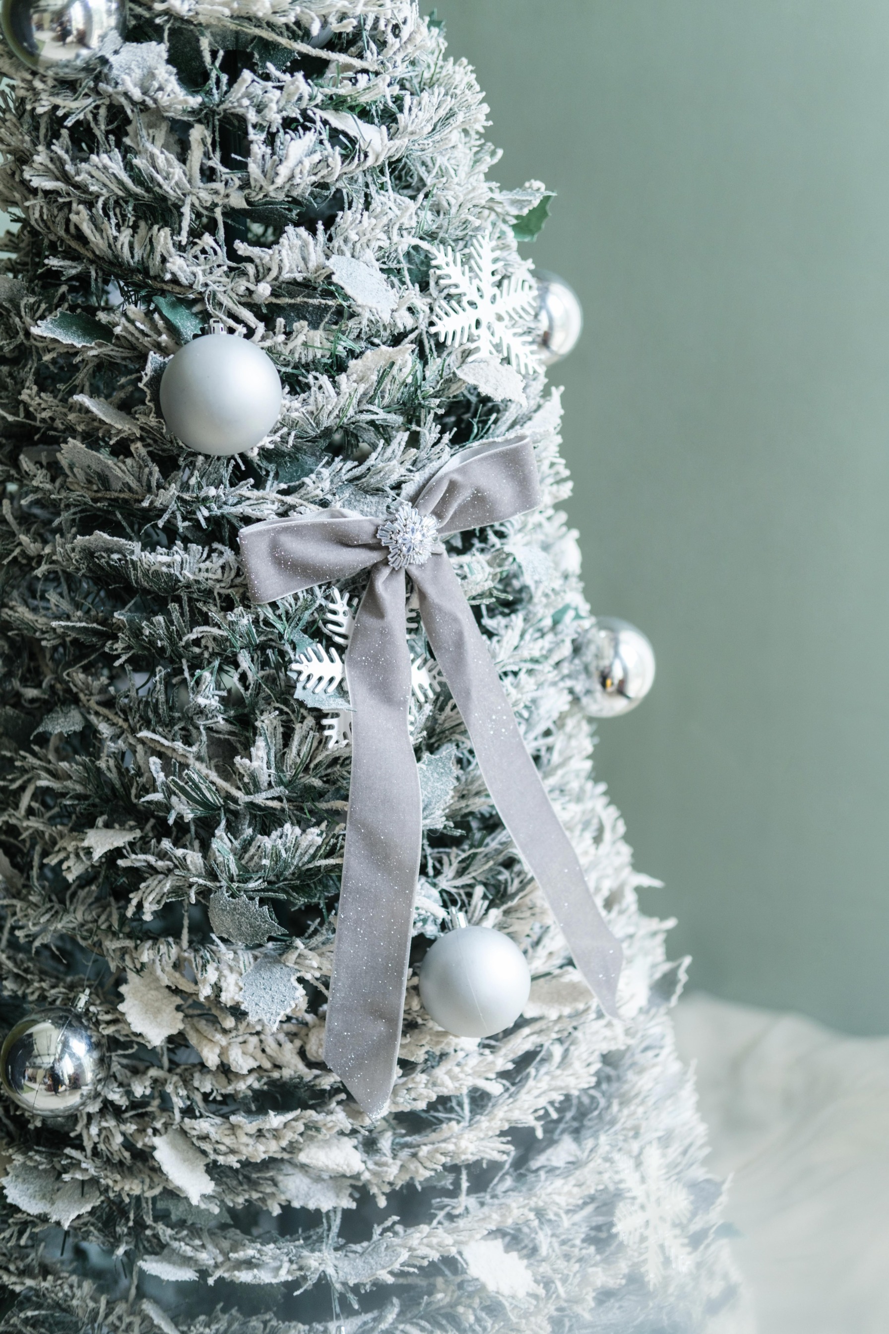 SNOWFLAKE FRENCH CLIP