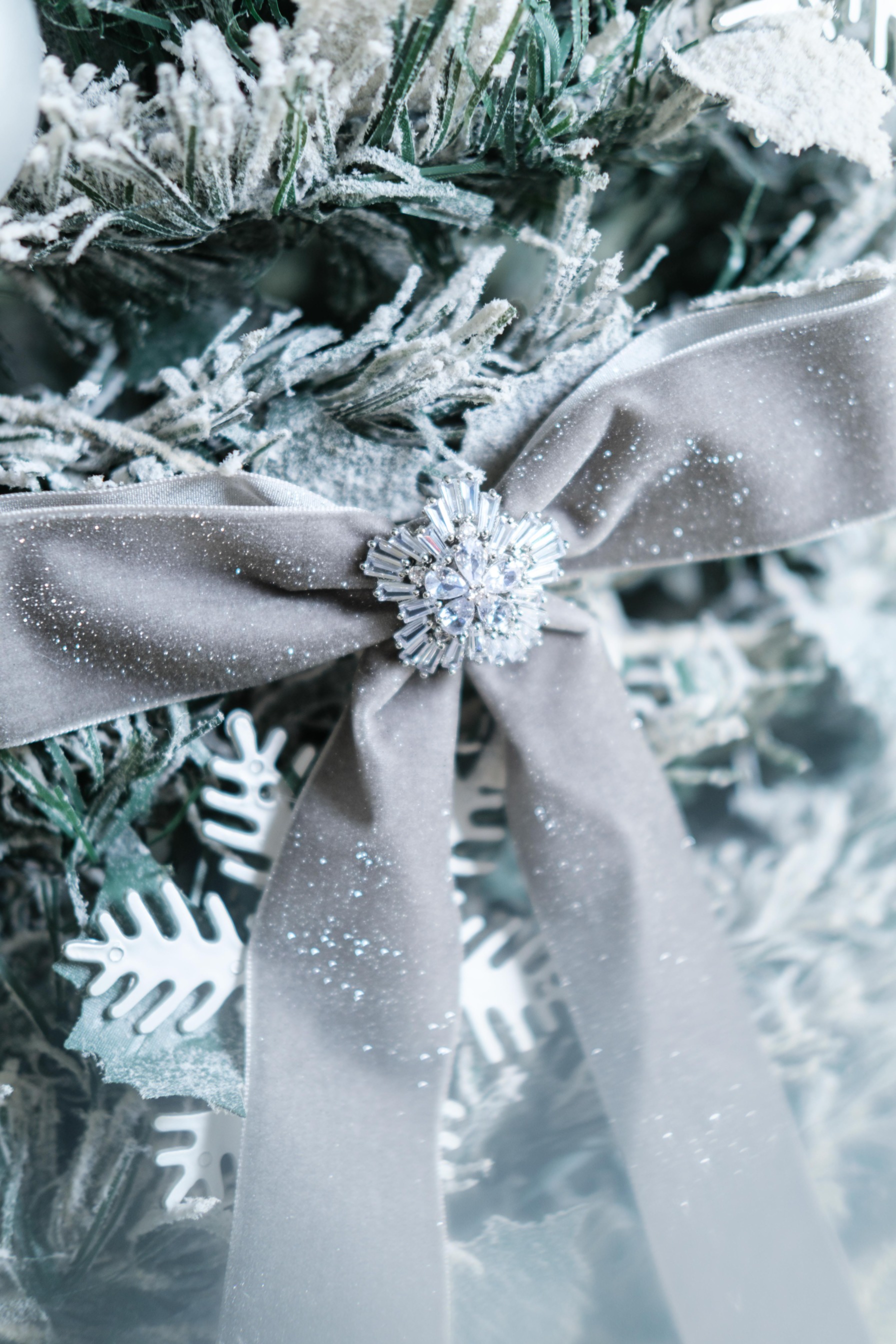 SNOWFLAKE FRENCH CLIP