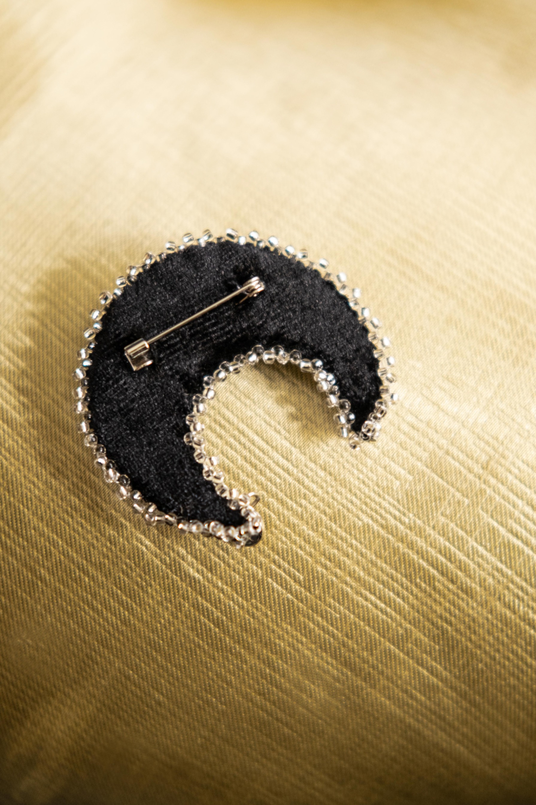 QAMARA (BROOCH)
