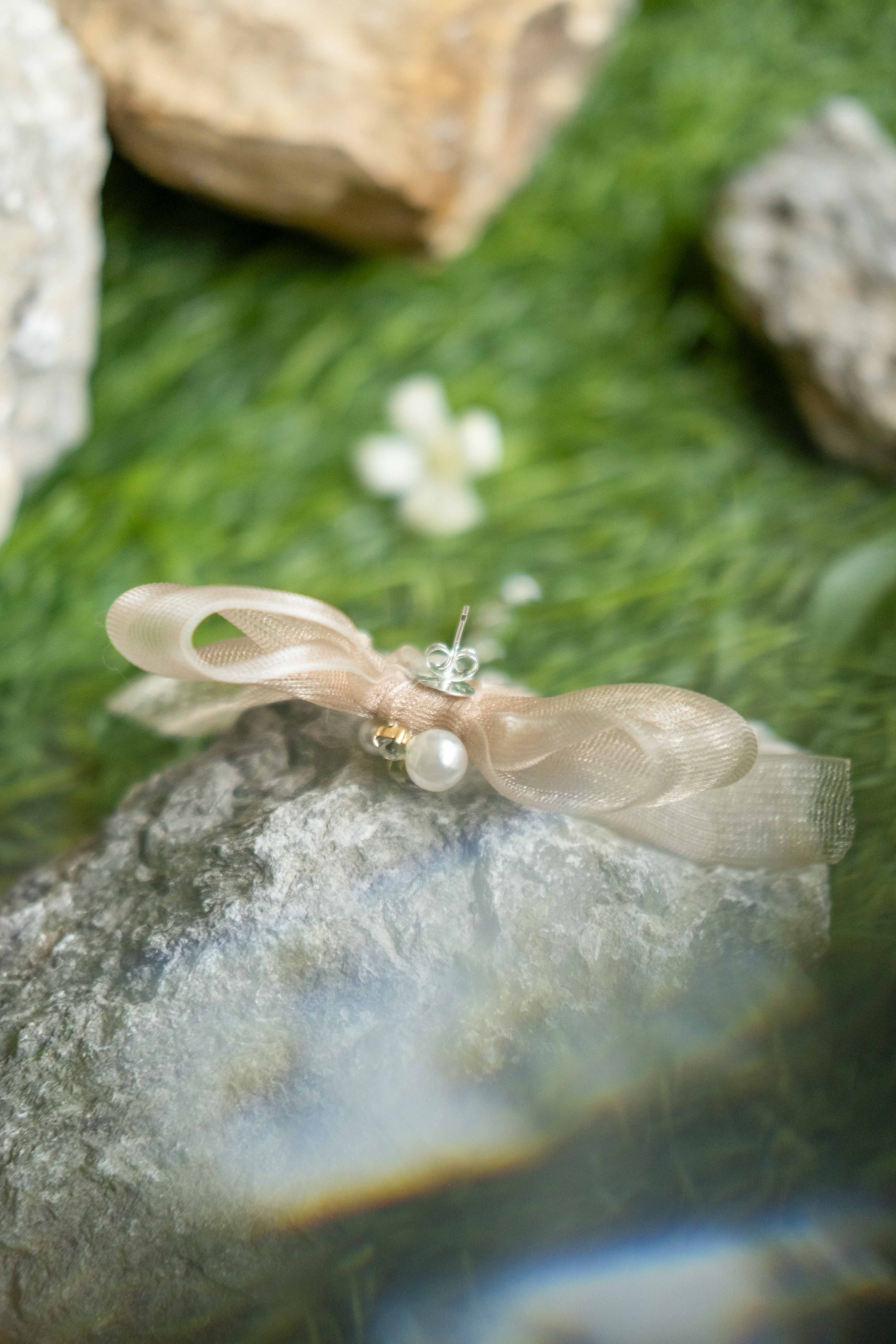LACEY EARRINGS CUSTARD