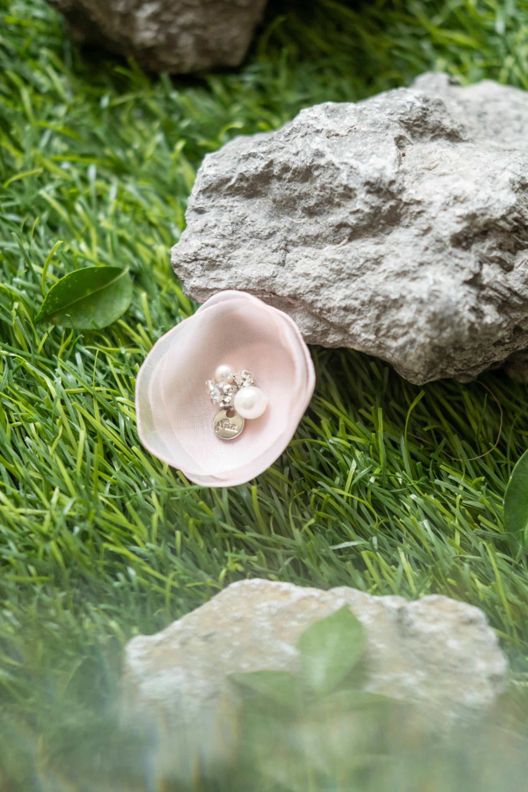 MAGNOLIA BROOCH SET 3
