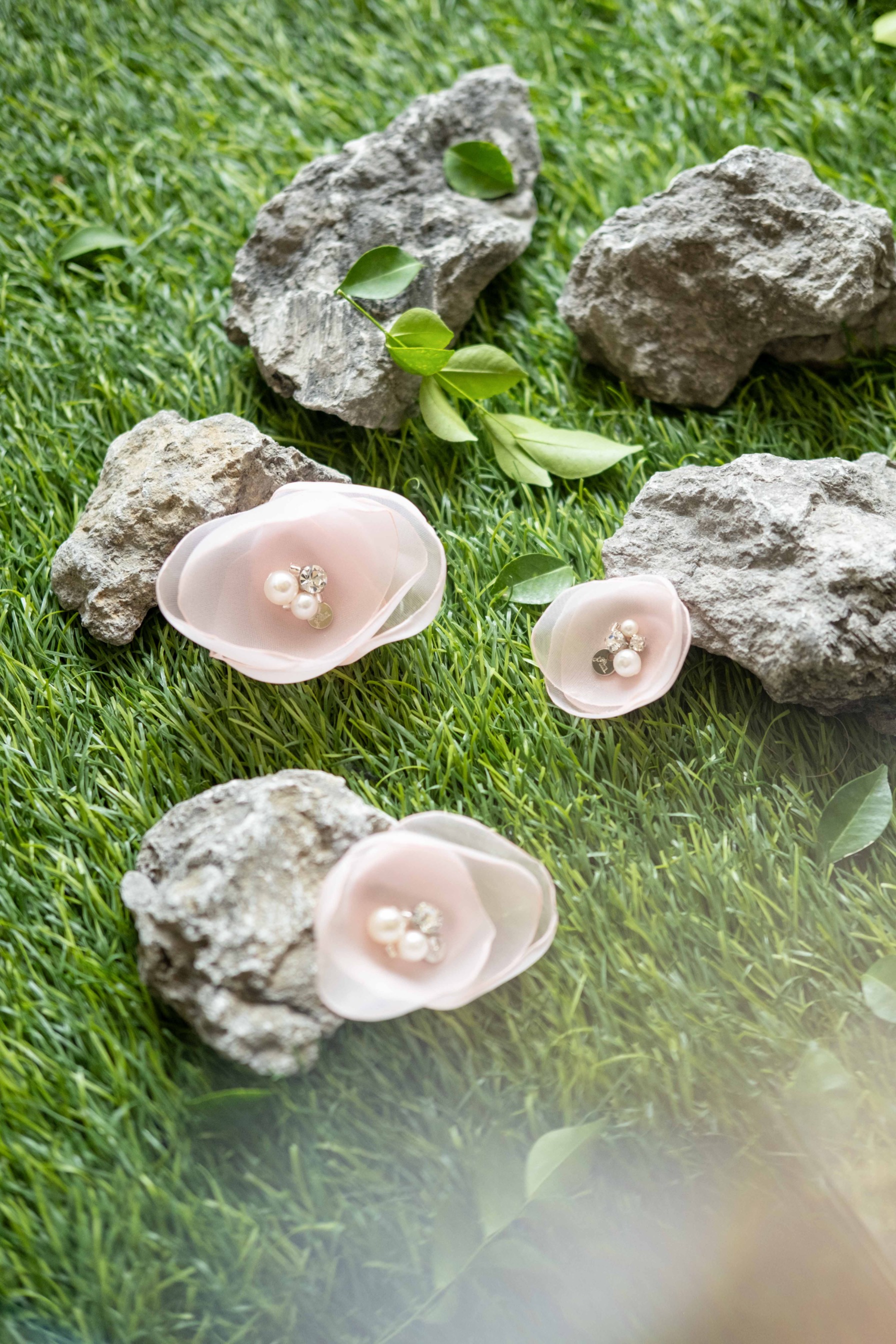 MAGNOLIA BROOCH SET 3