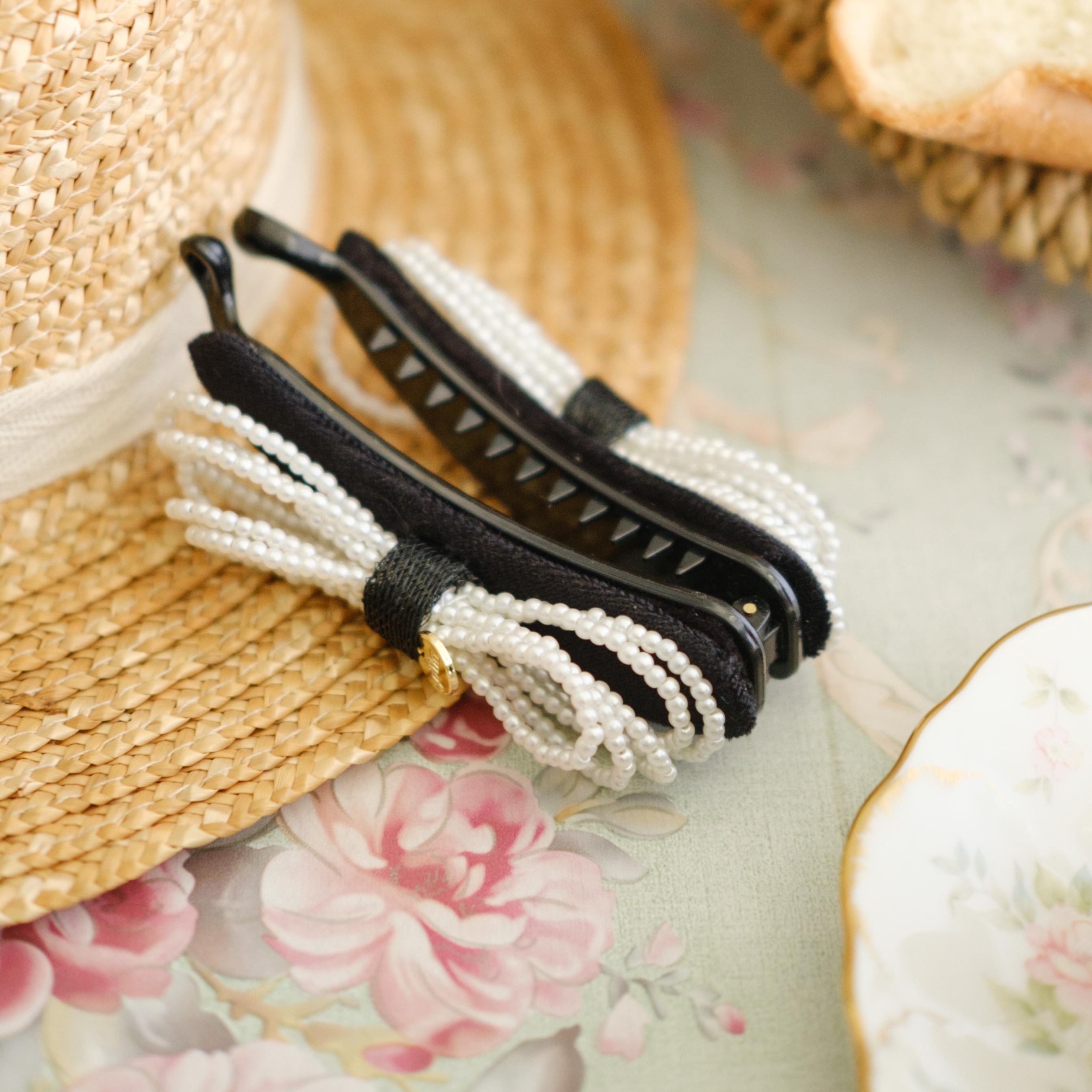 GRACE BANANA CLIP