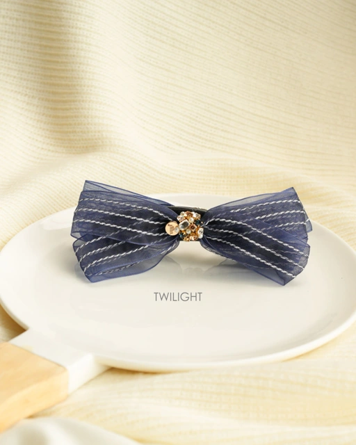 Image of SKYE (BANANA CLIP)