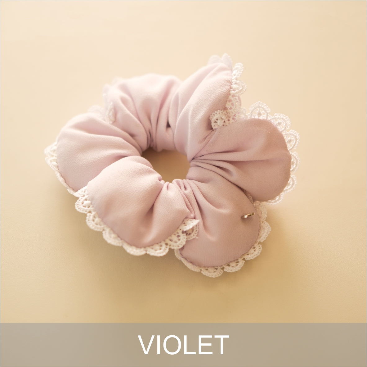 DAISY SCRUNCHIE