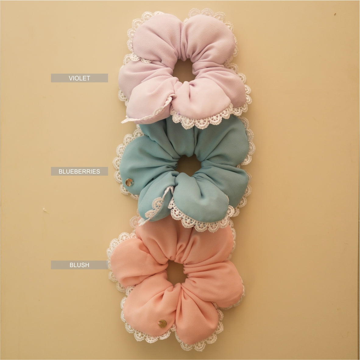 DAISY SCRUNCHIE