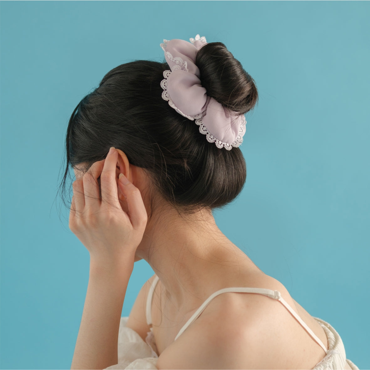 DAISY SCRUNCHIE