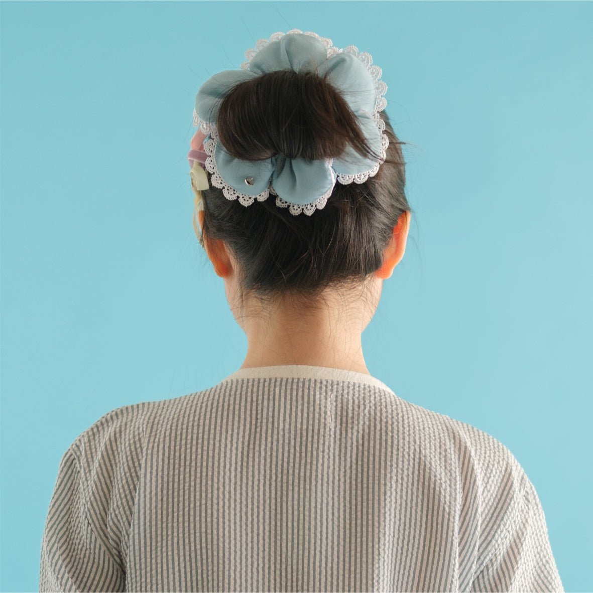 DAISY SCRUNCHIE