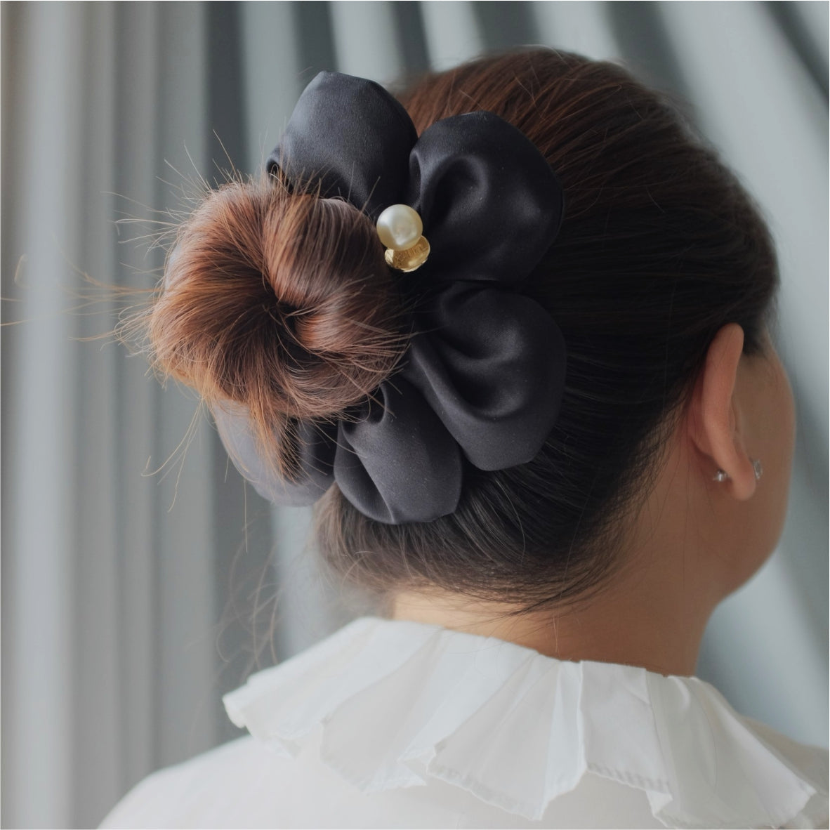 GINA FLOWER SCRUNCHIE