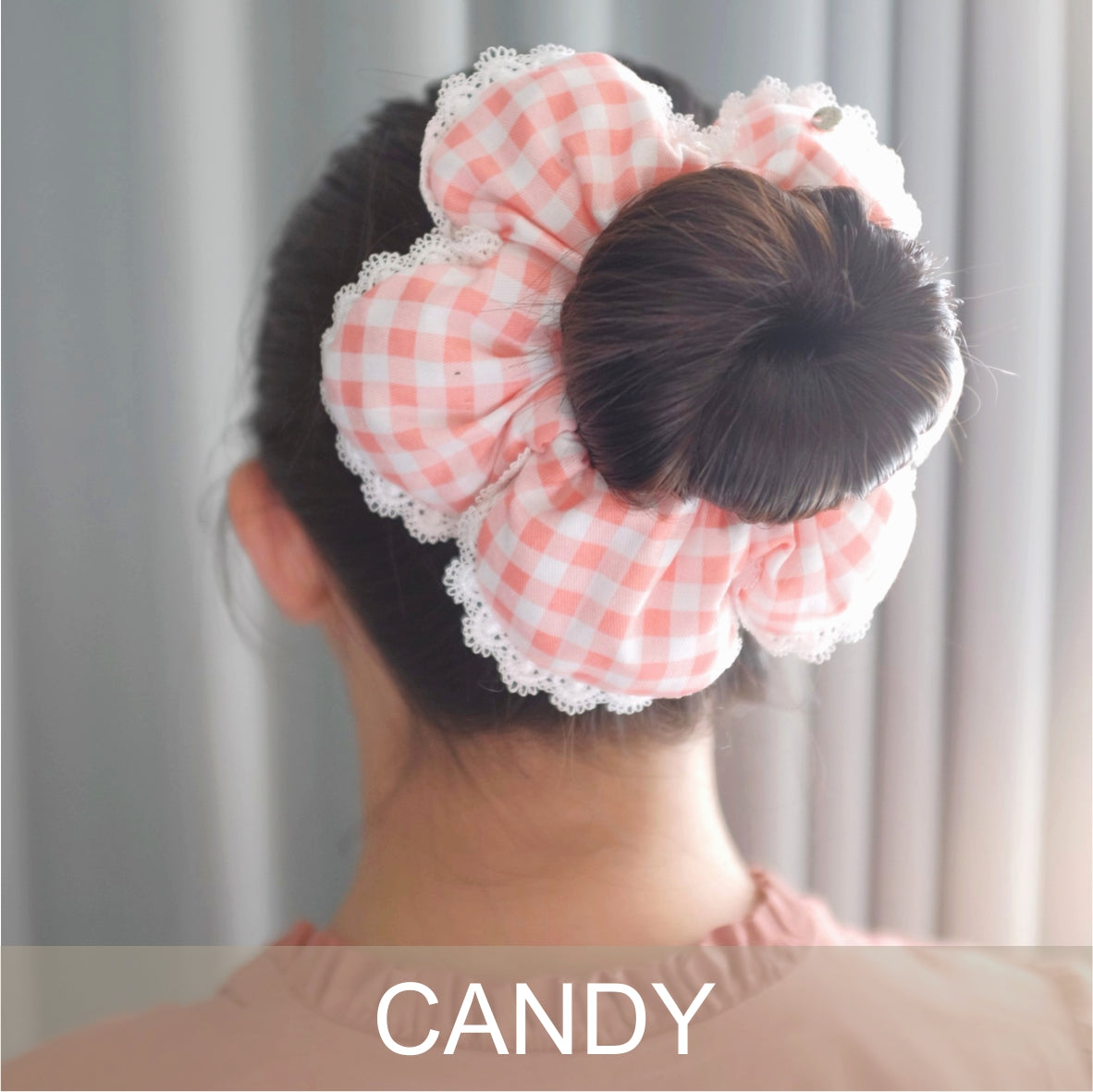 GINGHAM SCRUNCHIE