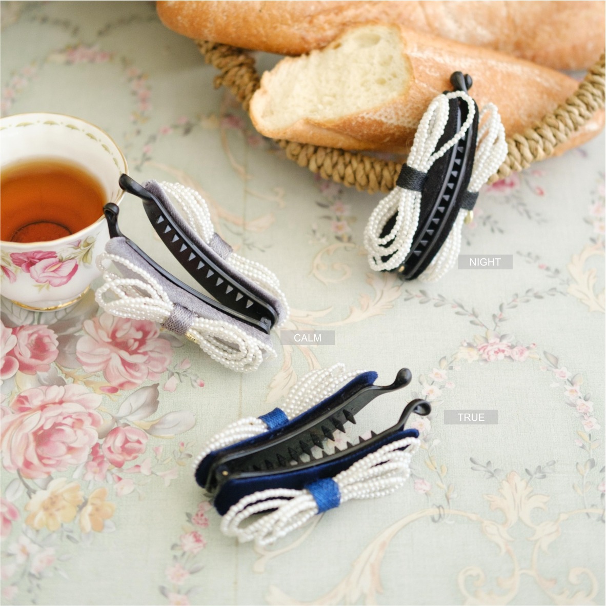 GRACE BANANA CLIP