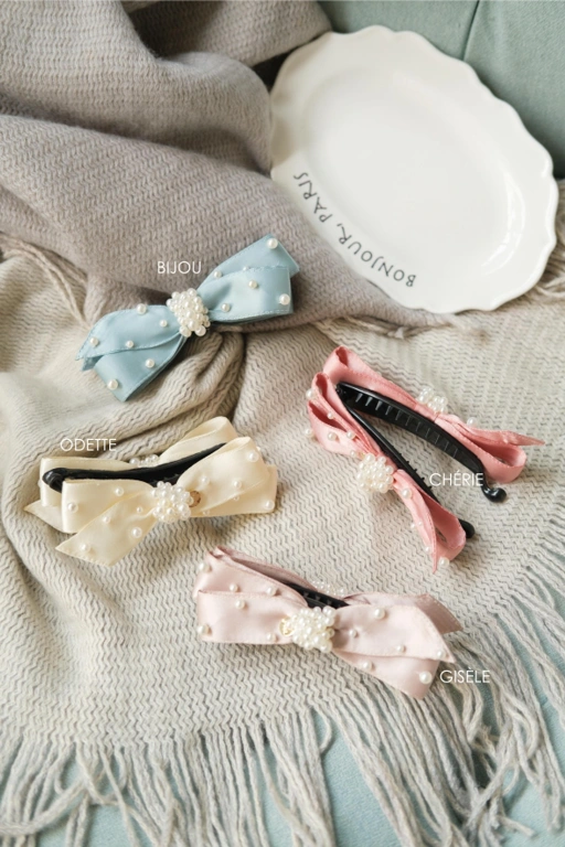 Image of MADEMOISELLE (BANANA CLIP)