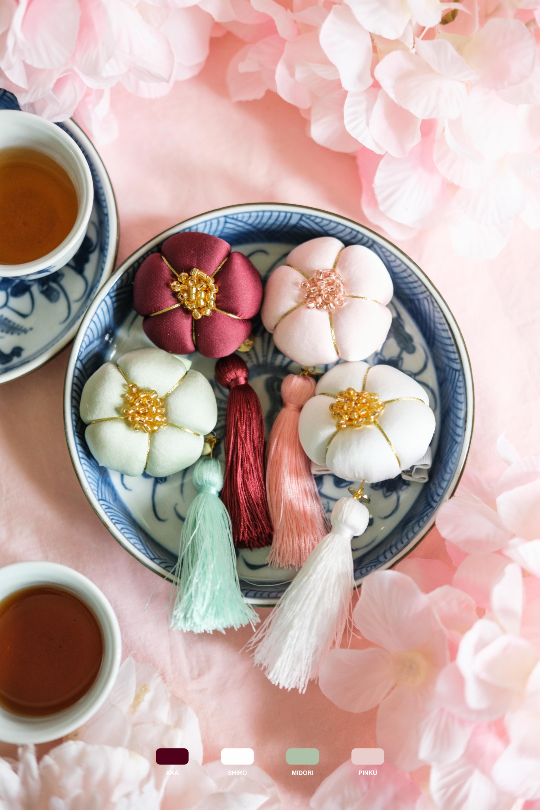 WAGASHI (ALIGATOR & BROOCH)