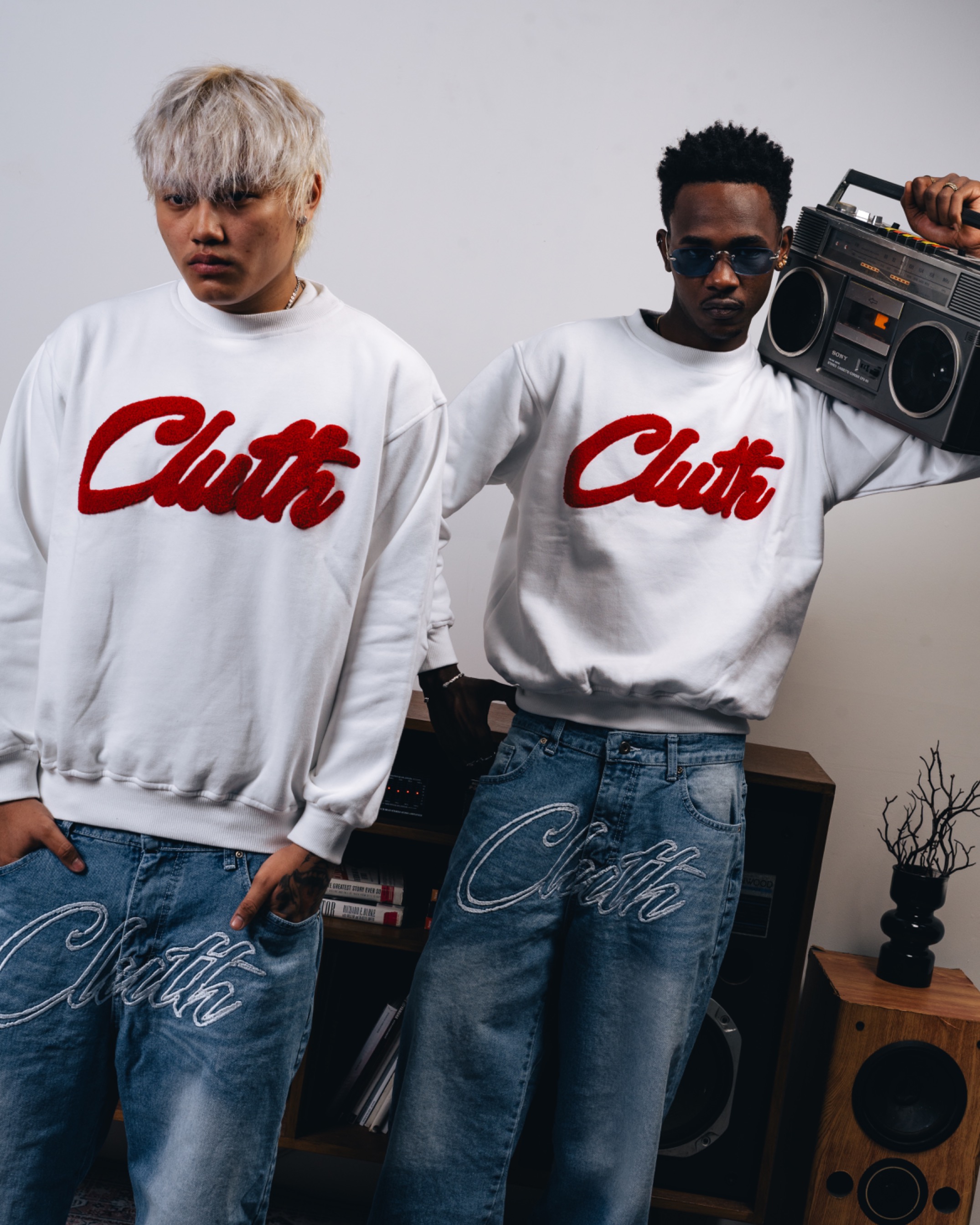 CREWNECK WHITE RED CHERRY