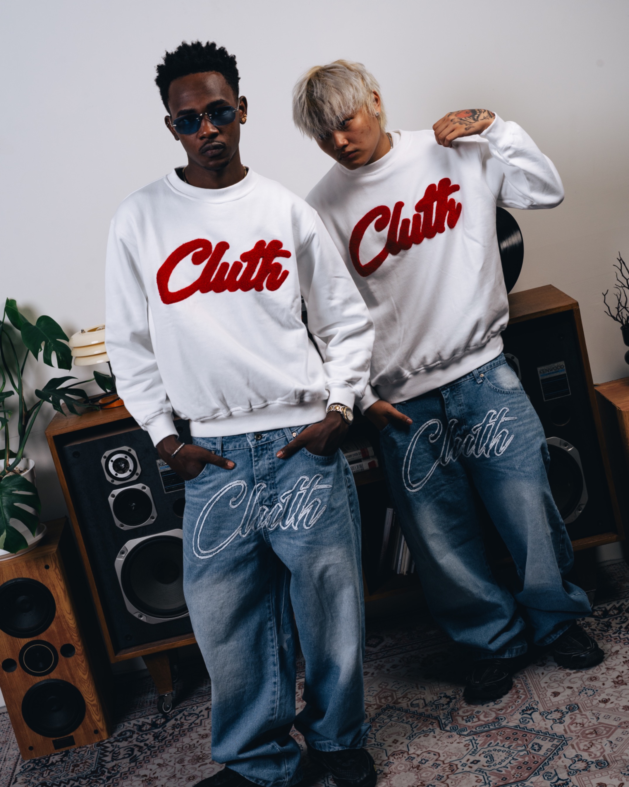 CREWNECK WHITE RED CHERRY