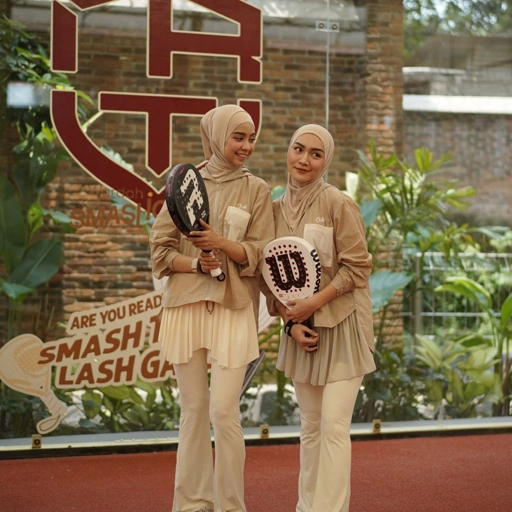 Image of (PRE-ORDER) Oclo Khair Jacket l Jaket Wanita Hoodie Zipper Pocket Oversized Lengan Panjang Basic Casual Dailywear OCL01568