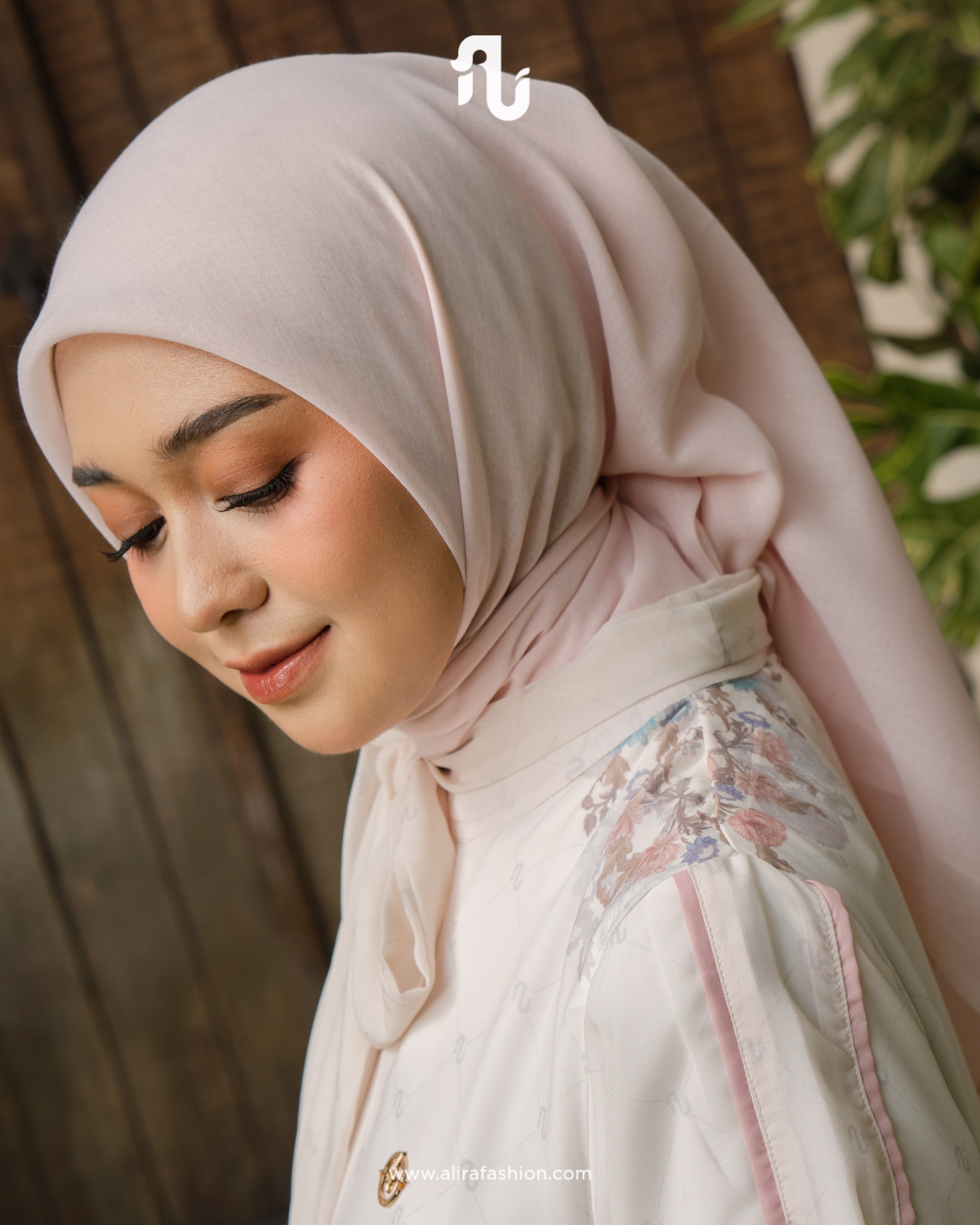 Alana Signature Dress - Alira Indonesia